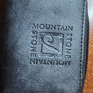 Stone Mountain Accessories Black Leather Card Holder
